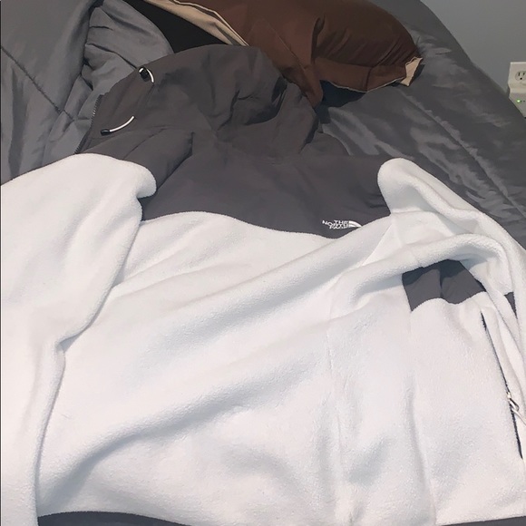 North face (women’s medium) - Picture 3 of 3